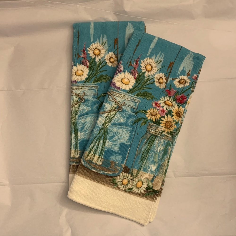 2 Flowery Towels NWOT Colorful Hand / Dish Towels